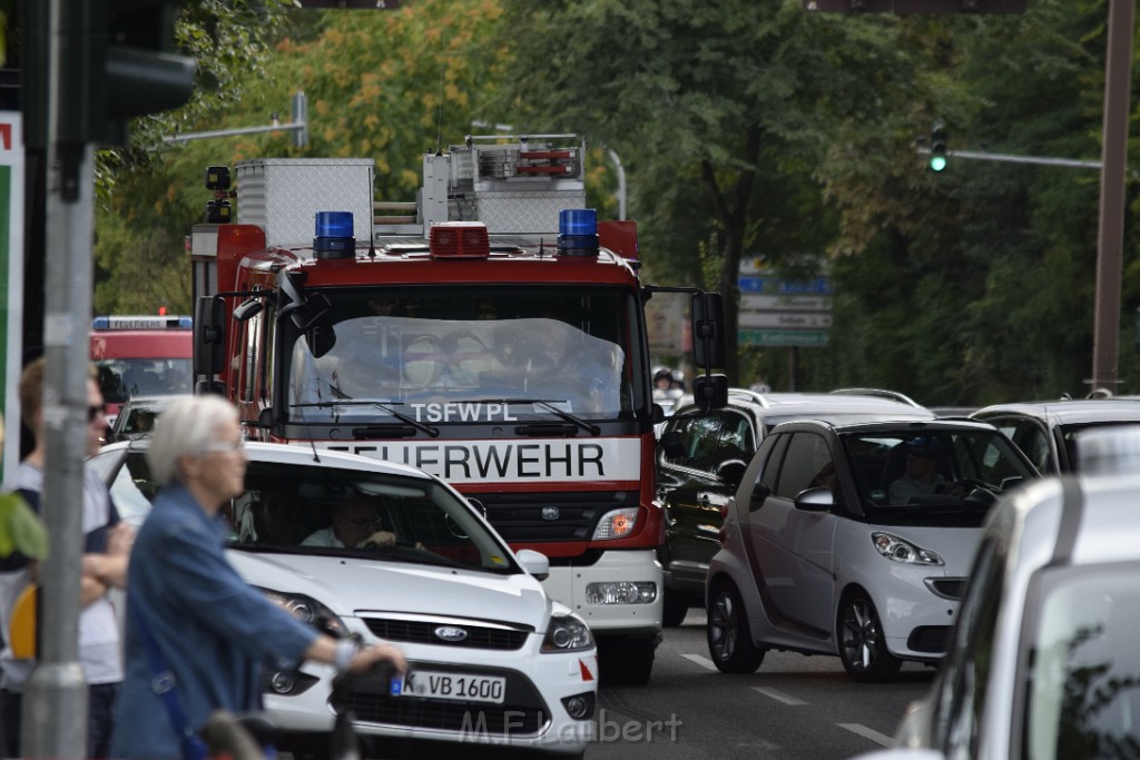 Koelner Seilbahn Gondel blieb haengen Koeln Linksrheinisch P653.JPG - Miklos Laubert